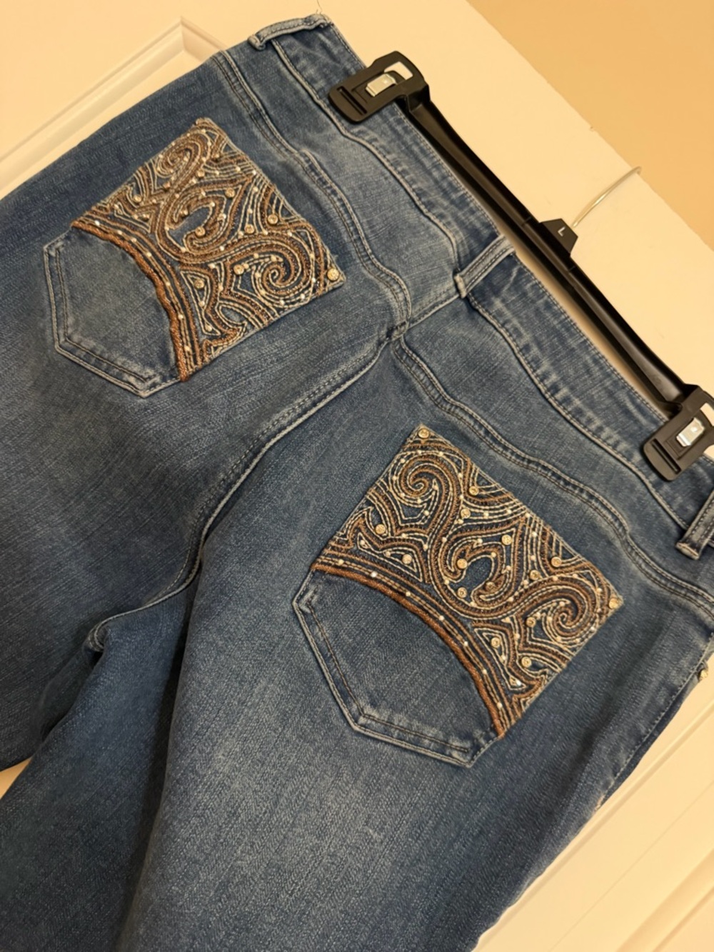 Chico's So Slimming Embellished Pockets Straight Leg Jeans in Med Wash 2R (12R)